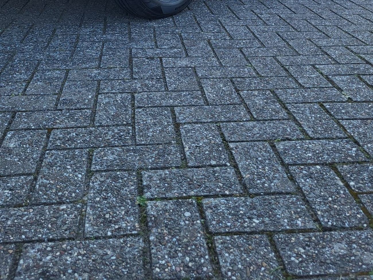 Roter Mercedes SL Oldtimer nach der Fahrzeugaufbereitung